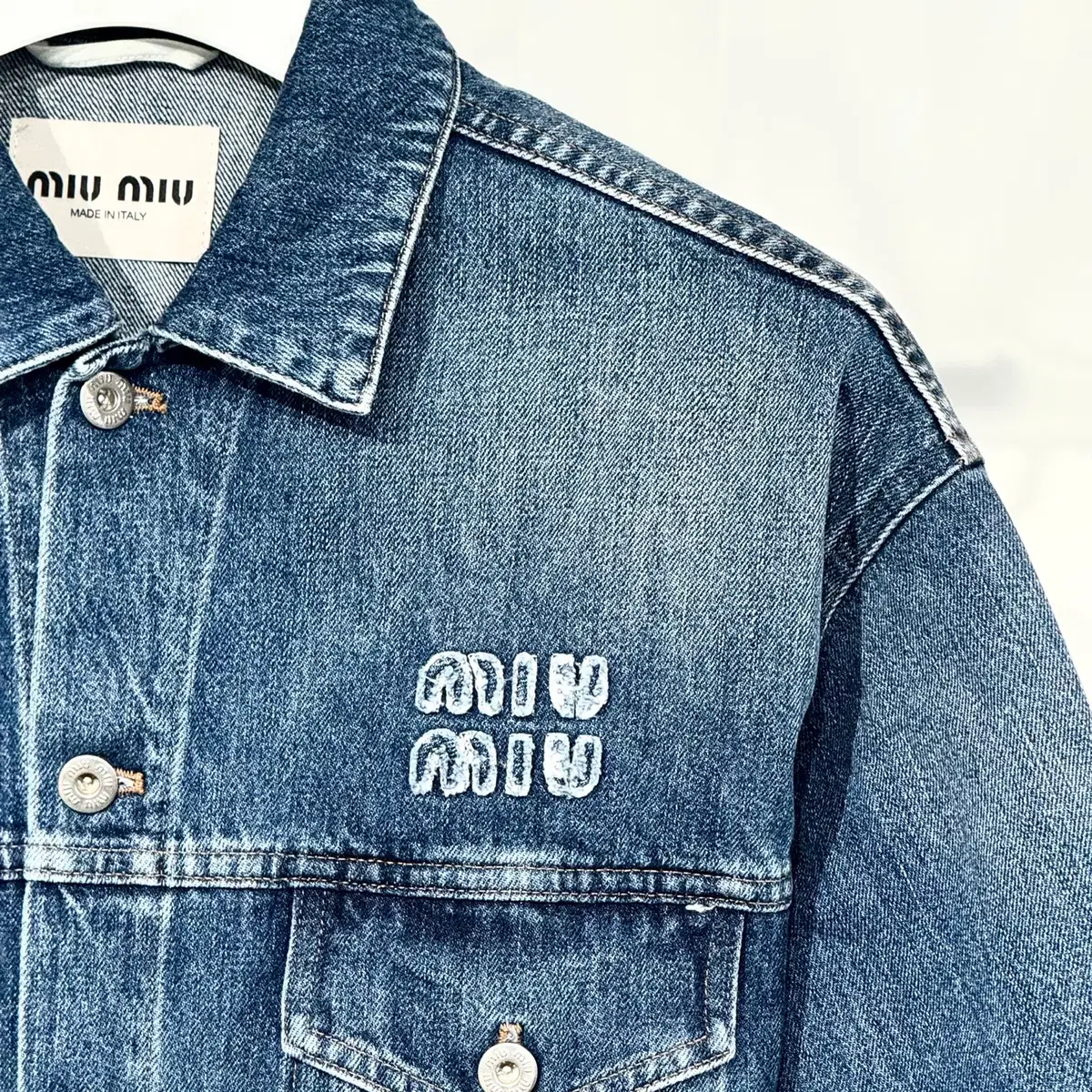 40] Miu Miu レディースクロップドウォッシュダメージデニムジーンズ